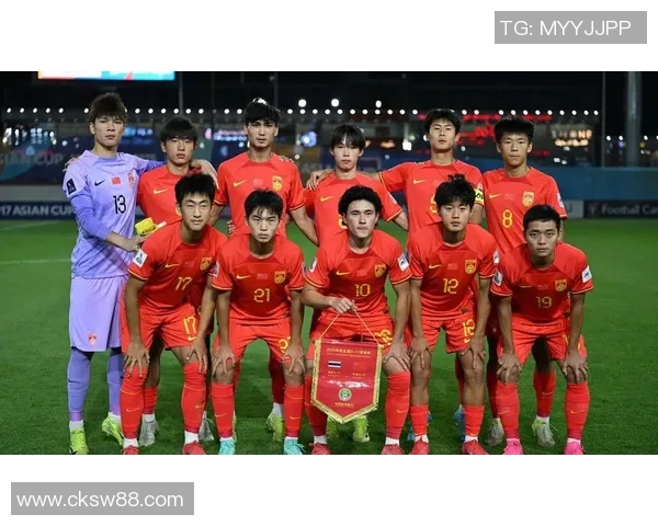 足球明星与国足亲密互动瞬间展现团结与梦想的力量