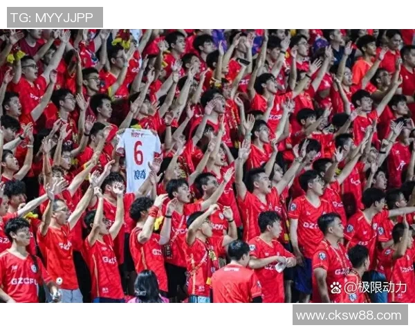 广州足球队与北京足球队赛后分析个人能力的全面对比与启示 广州足球队与北京足球队赛后分析个人能力的全面对比与启示