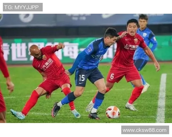 成都足球队以95分领跑大师赛积分榜展现强劲实力 成都足球队以95分领跑大师赛积分榜展现强劲实力