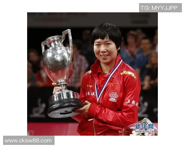 足球明星女运动员穿着时尚足球袜的精彩瞬间展示 足球明星女运动员穿着时尚足球袜的精彩瞬间展示